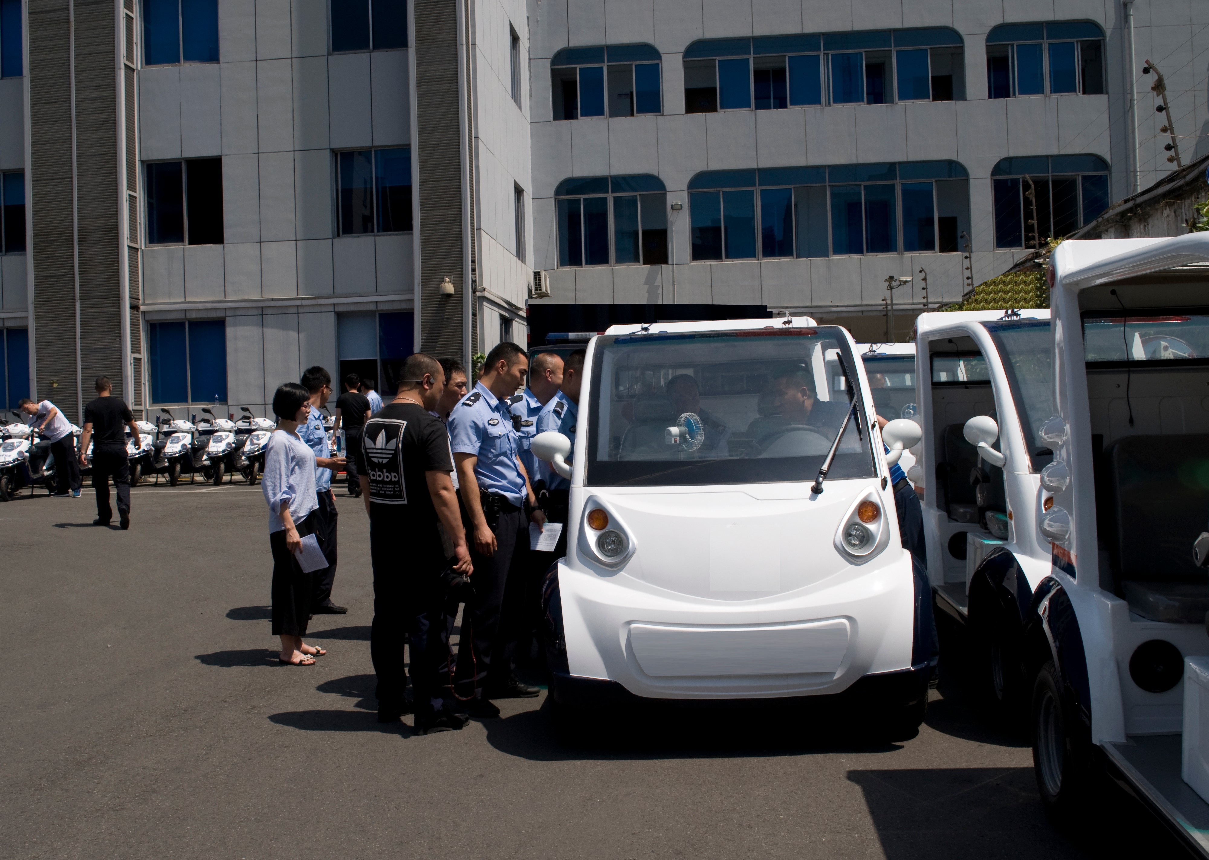 專業(yè)電動巡邏車、電動觀光車制造商